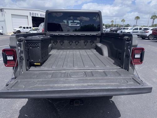 Sting-Gray Clearcoat 2023 Jeep Gladiator Rubicon