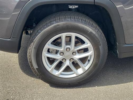 2024 Jeep Grand Cherokee Laredo