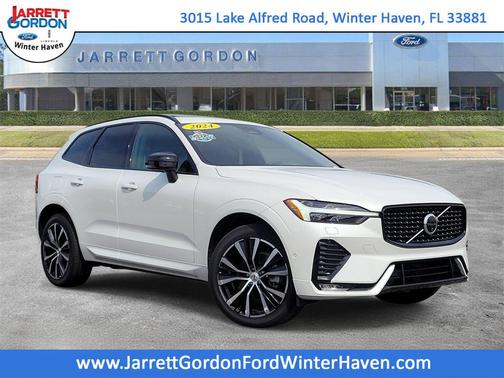 Crystal White Metallic 2024 Volvo XC60 B5 Plus Dark Theme