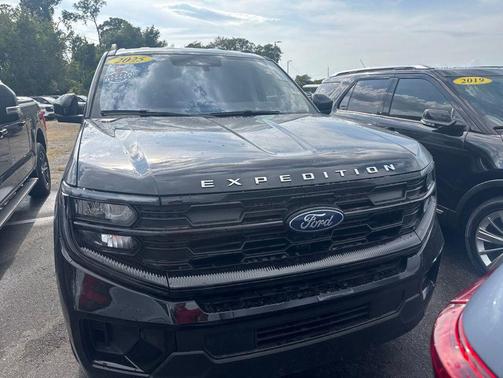 Agate Black Metallic 2025 Ford Expedition Max Active 4x4