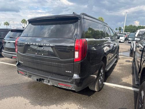Agate Black Metallic 2025 Ford Expedition Max Active 4x4