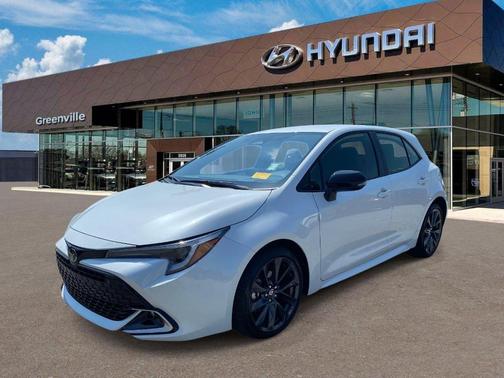 Wind Chill Pearl 2026 Toyota Corolla Hatchback XSE