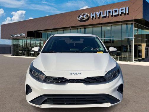 Snow White Pearl 2022 Kia Forte LXS