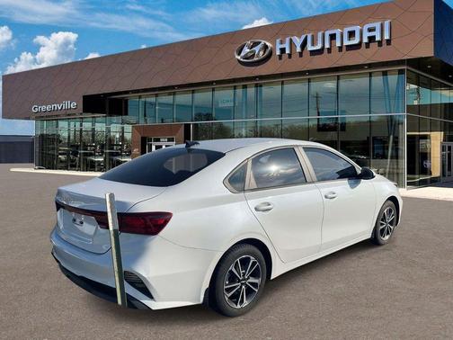 Snow White Pearl 2022 Kia Forte LXS