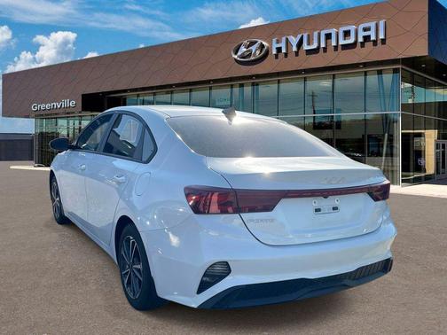 Snow White Pearl 2022 Kia Forte LXS