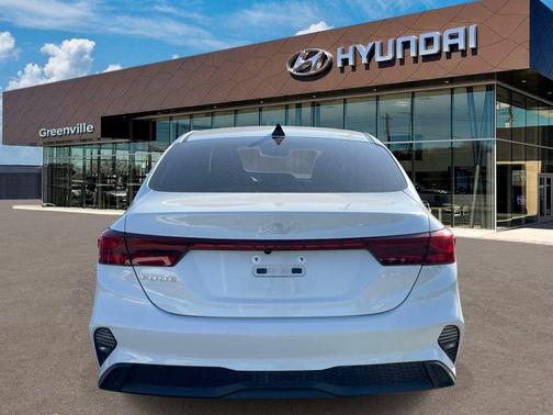 Snow White Pearl 2022 Kia Forte LXS