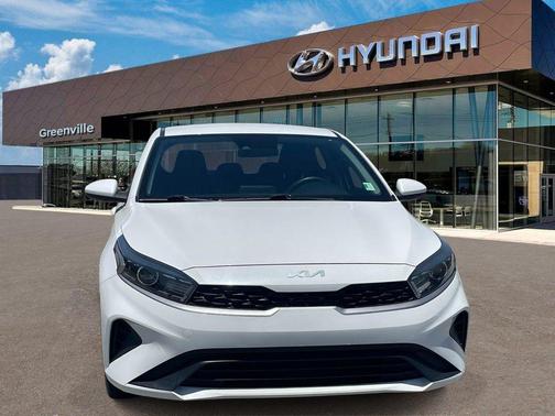 Snow White Pearl 2022 Kia Forte LXS