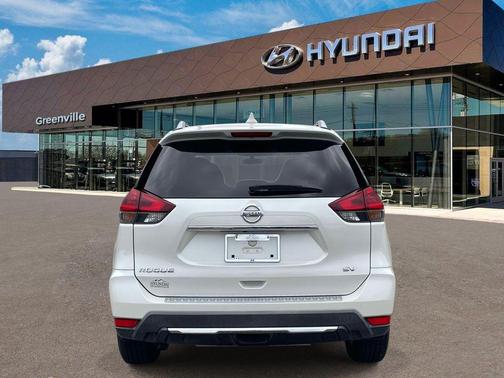 White 2018 Nissan Rogue SV