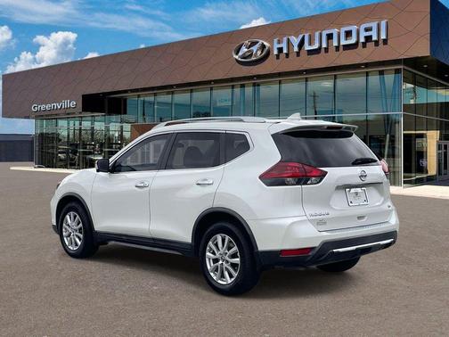 White 2018 Nissan Rogue SV
