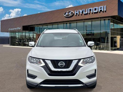 White 2018 Nissan Rogue SV