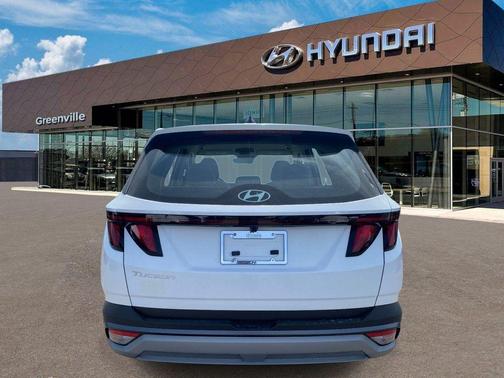 White Pearl 2026 Hyundai TUCSON SE