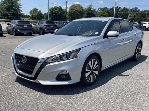 Brilliant Silver Metallic 2019 Nissan Altima 2.5 SV