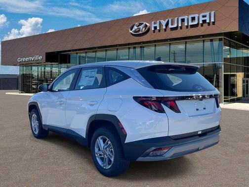 White Pearl 2026 Hyundai TUCSON SE