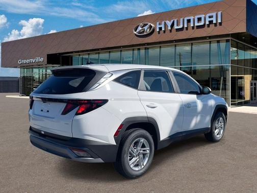 White Pearl 2026 Hyundai TUCSON SE