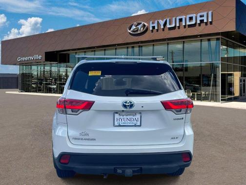 Blizzard Pearl 2018 Toyota Highlander Hybrid XLE