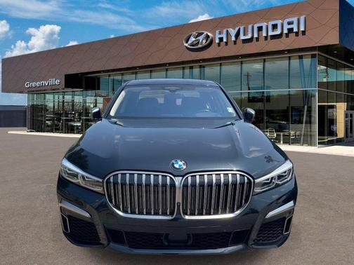 Black Sapphire Metallic 2021 BMW M760 i xDrive