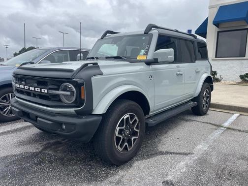 Cactus Green / Gray 2022 Ford Bronco Outer Banks