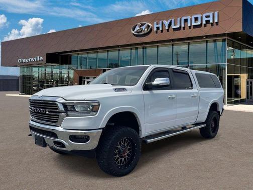 Bright White Clearcoat 2020 RAM 1500 Laramie