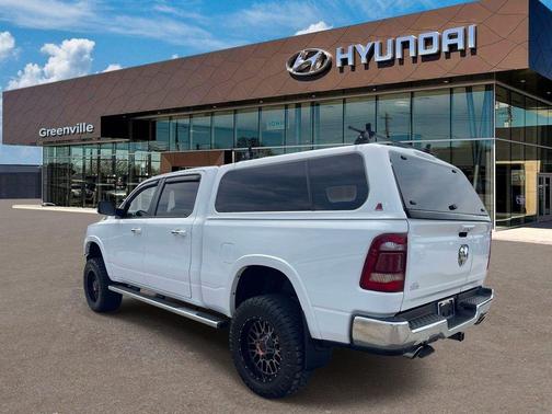 Bright White Clearcoat 2020 RAM 1500 Laramie