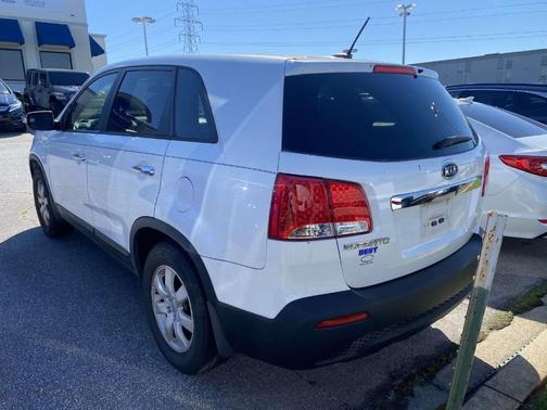 Snow White Pearl 2013 Kia Sorento LX