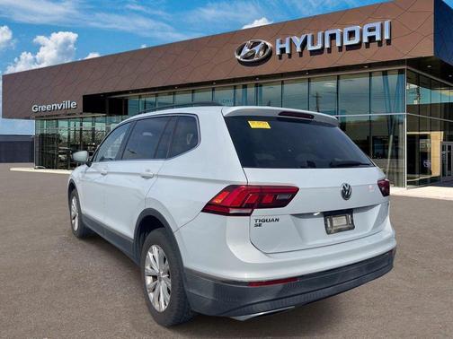 White Silver Metallic 2018 Volkswagen Tiguan 2.0T SE