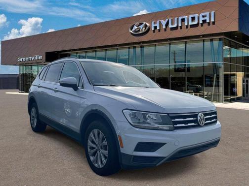 White Silver Metallic 2018 Volkswagen Tiguan 2.0T SE