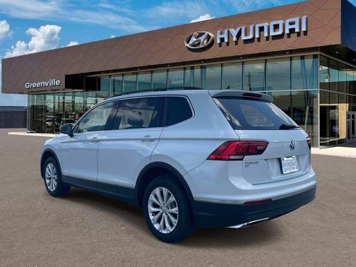 White Silver Metallic 2018 Volkswagen Tiguan 2.0T SE