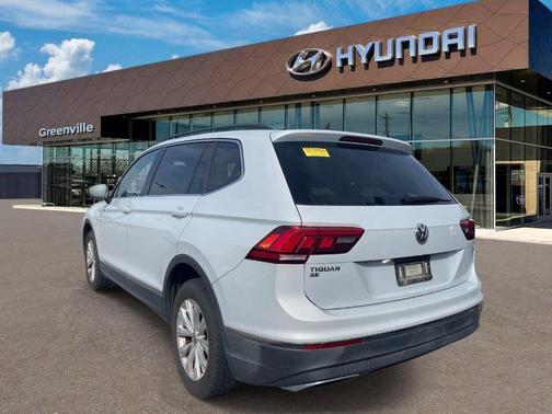 White Silver Metallic 2018 Volkswagen Tiguan 2.0T SE