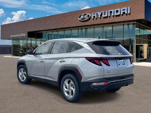 Shimmering Silver 2023 Hyundai TUCSON SE