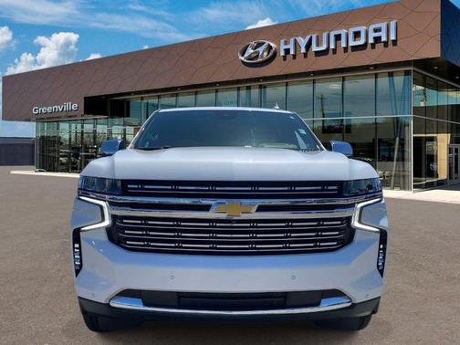 Iridescent Pearl Tricoat 2023 Chevrolet Suburban Premier