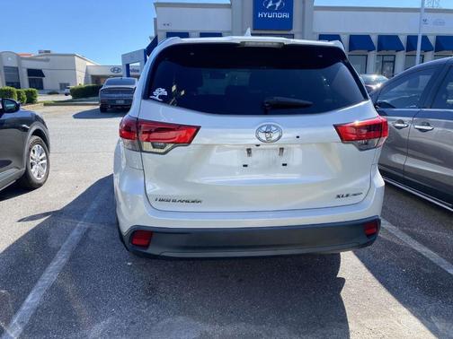 Blizzard Pearl 2019 Toyota Highlander XLE