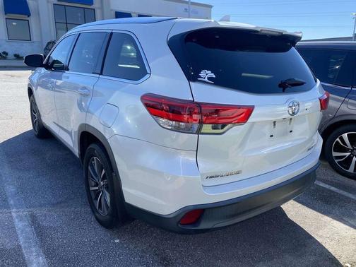 Blizzard Pearl 2019 Toyota Highlander XLE