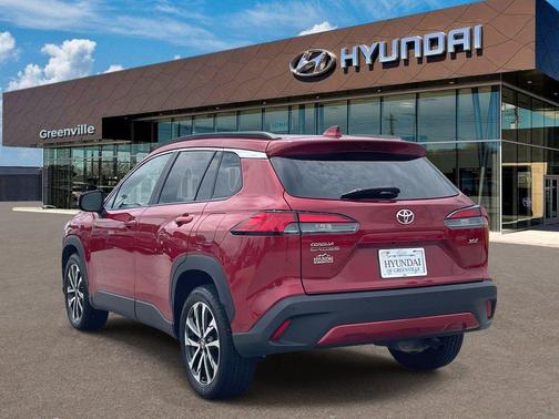 Barcelona Red Metallic 2022 Toyota Corolla Cross XLE