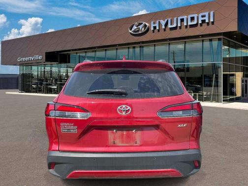 Barcelona Red Metallic 2022 Toyota Corolla Cross XLE