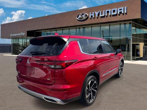 Red 2022 Mitsubishi Outlander SE