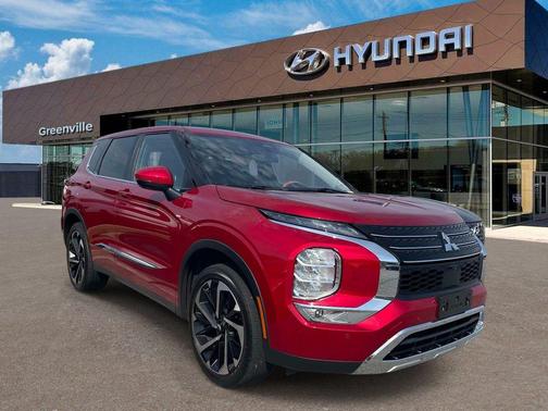 Red 2022 Mitsubishi Outlander SE