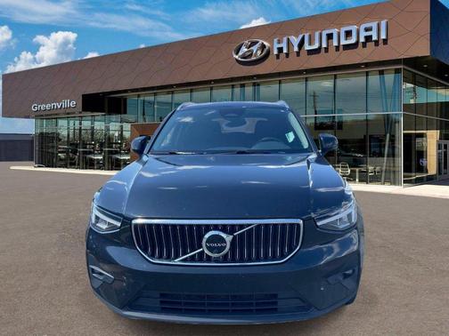 Onyx Black Metallic 2023 Volvo XC40 B5 Plus Bright Theme