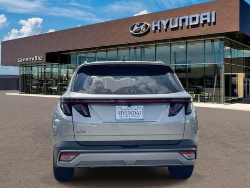 Shimmering Silver 2026 Hyundai TUCSON SEL Premium