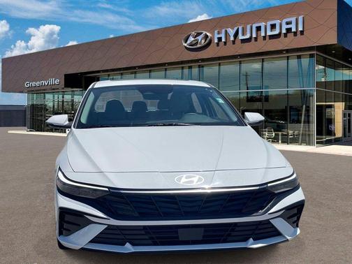 White 2025 Hyundai ELANTRA Limited