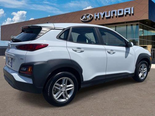 Chalk White 2019 Hyundai KONA SE