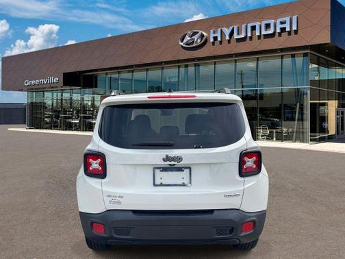 Alpine White 2017 Jeep Renegade Latitude