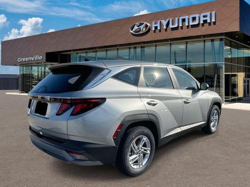 Shimmering Silver 2026 Hyundai TUCSON SE
