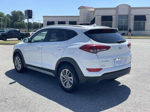 Dazzling White 2018 Hyundai TUCSON SEL