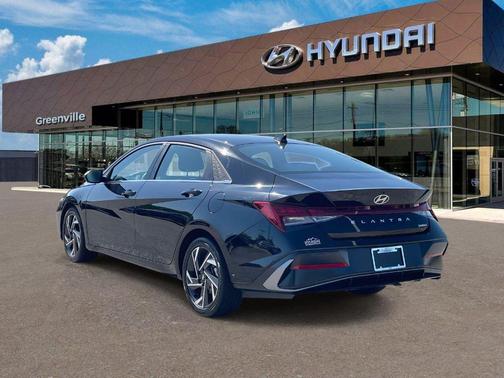 Black 2025 Hyundai ELANTRA Limited