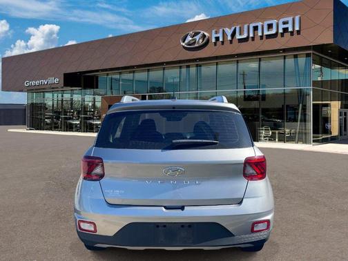 Shimmering Silver 2024 Hyundai VENUE SEL
