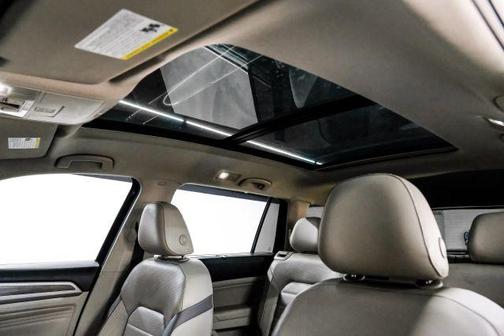 Deep Black Pearl Effect 2021 Volkswagen Atlas 3.6L SEL Premium