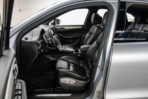 Silver Metallic 2017 Porsche Macan S