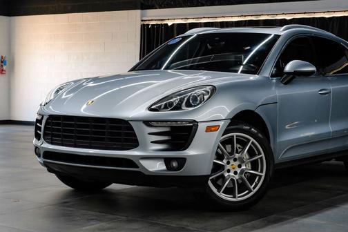 Silver Metallic 2017 Porsche Macan S