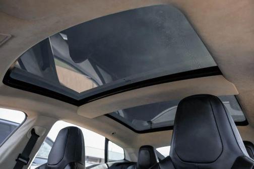 2016 Tesla Model S 70D
