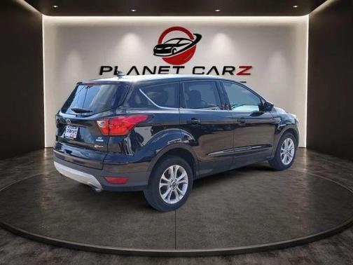 Black Metallic 2019 Ford Escape SE